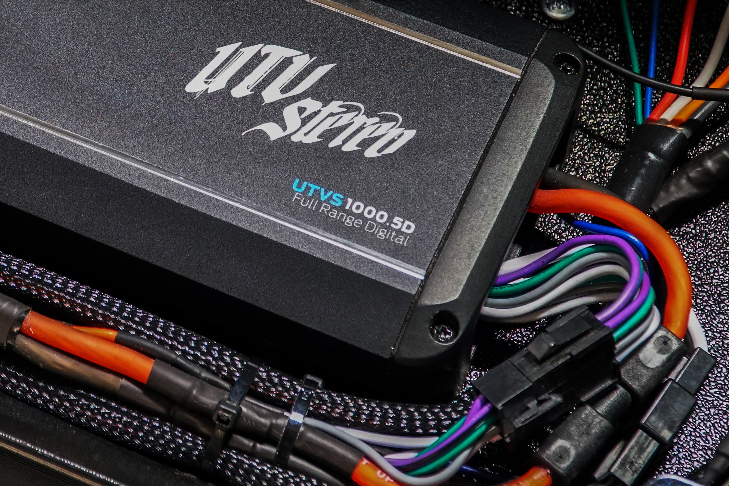Signature Series 1000W 5-Channel Amplifier | UTVS1000.5D - Image 7